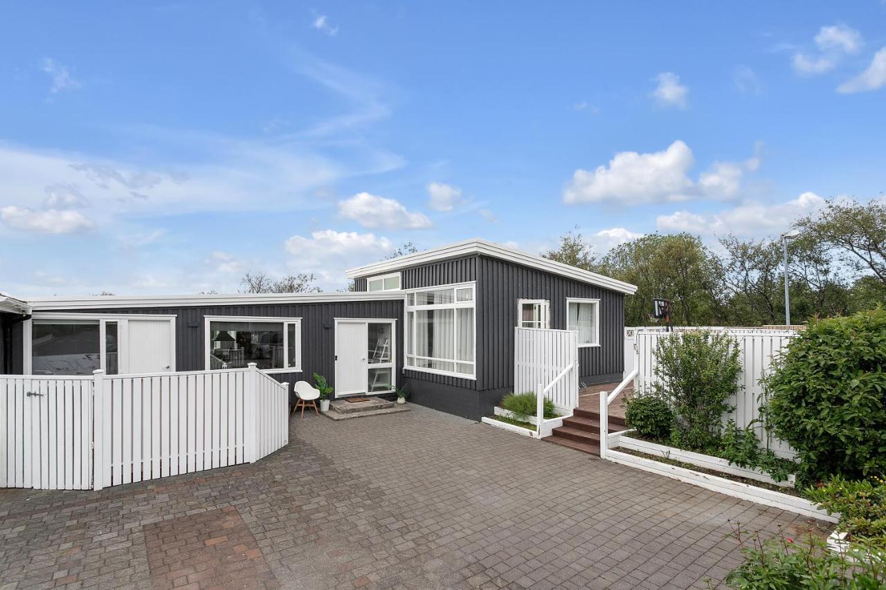 House - Villa With Garden And Hot Tub, 2 Min From Reykjavik Garthabaer Экстерьер фото
