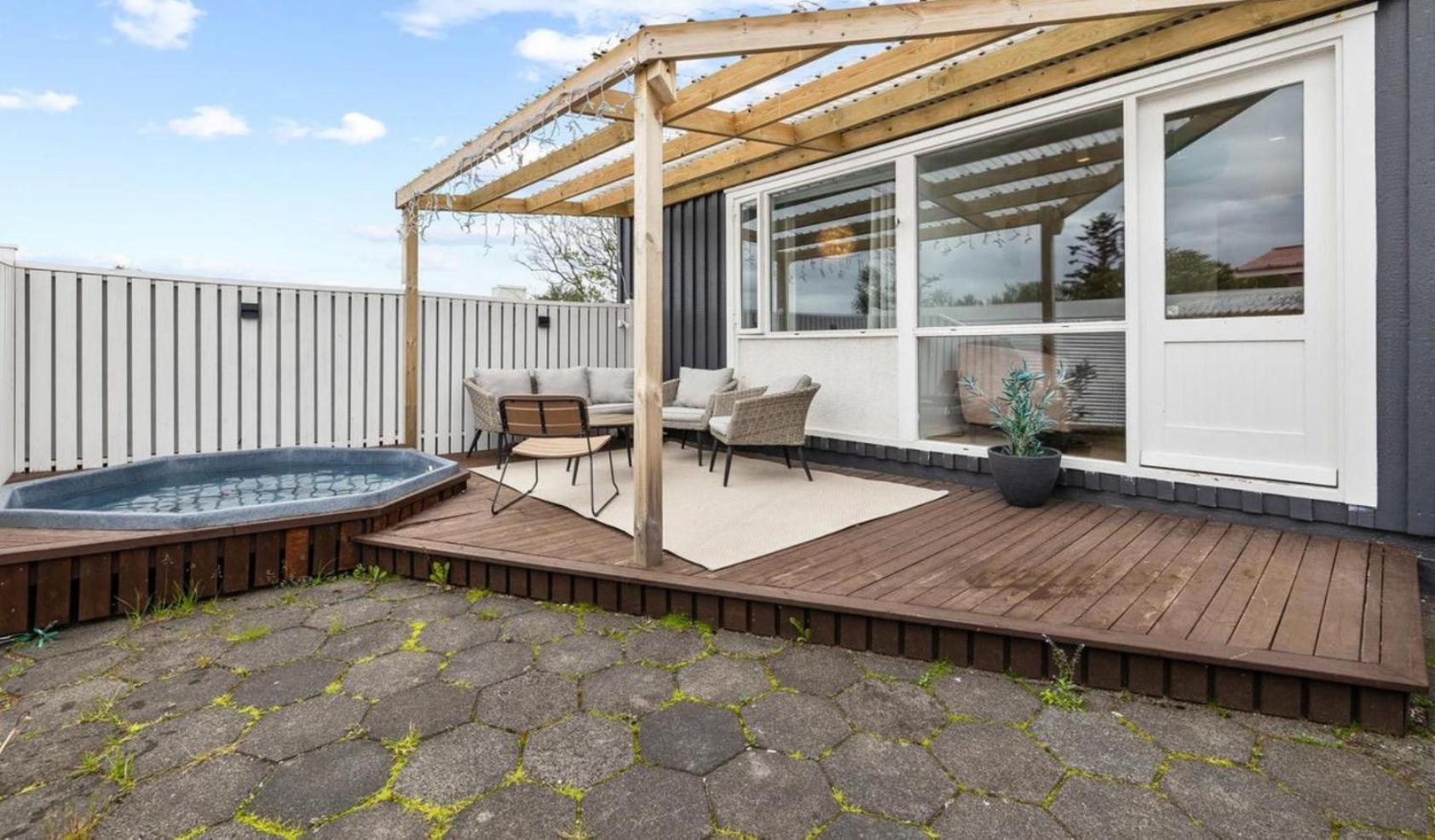 House - Villa With Garden And Hot Tub, 2 Min From Reykjavik Garthabaer Экстерьер фото